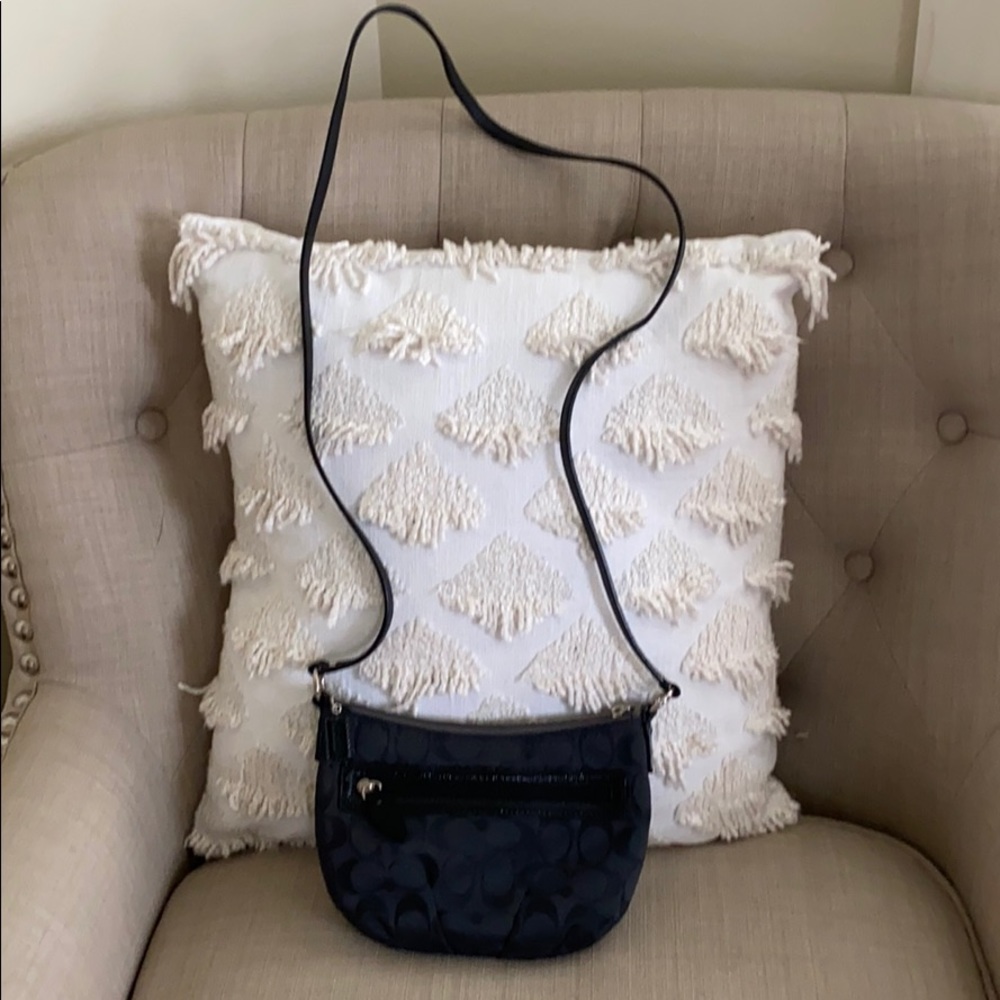 Coach small shoulder/cross body bag.